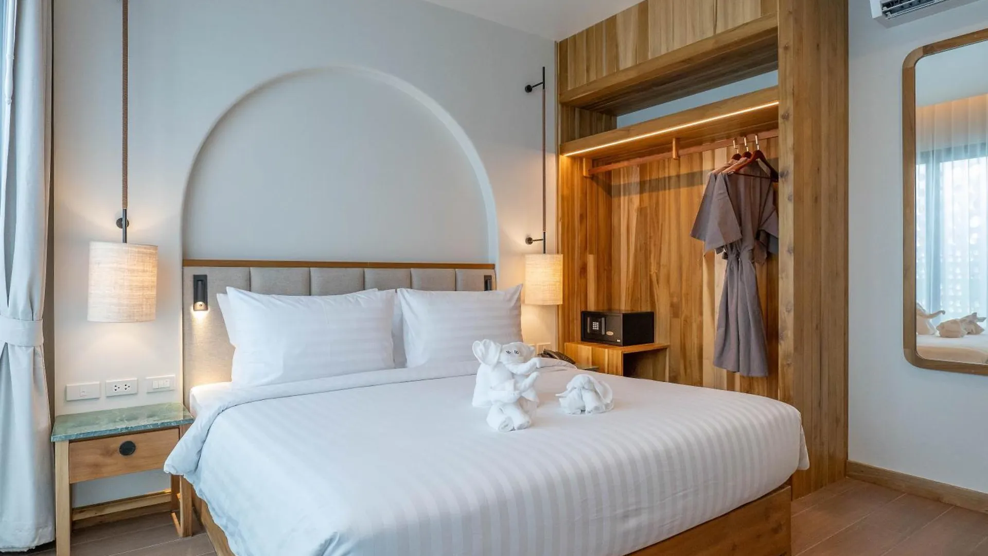 Phi Phi At Pier Hotel
